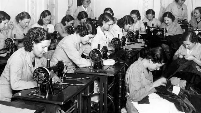Resultado de imagen de mujeres trabajando en el siglo 20