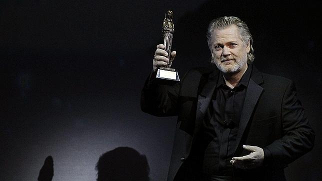 El tenor norteamericano Gregory Kunde, tras recibir su premio