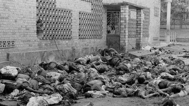 Matanza ante la iglesia de Musha, en la localidad ruandesa de Gikoro, el 13 de abril de 2004
