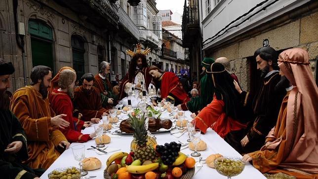 El Paso de la Mesa desfila en la tarde del Jueves Santo con productos naturales