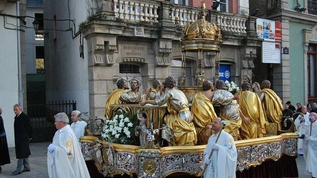 El Jueves Santo, Lugo cuenta con el privilegio de que procesione la Sagrada Forma