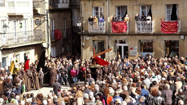 Encuentro con las imágenes articuladas en la mañana del Viernes Santo en Viveiro