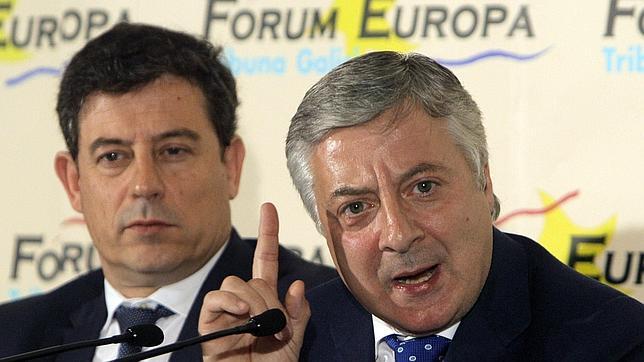 Blanco acompañado por Besteiro (izquierda)