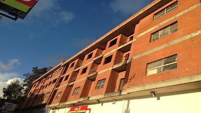 Edificio en construcción, propiedad del padre de la concejala, a través del cual ella denuncia haber sido chantajeada por el alcalde de Vimianzo