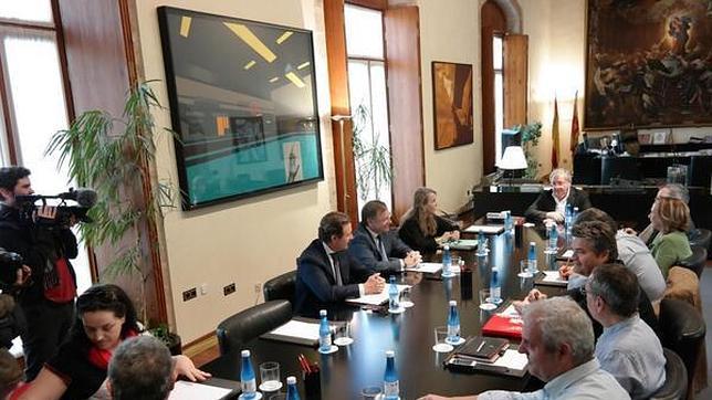 Imagen de la reunión mantenida este miércoles en la Conselleria de Hacienda