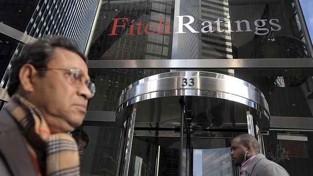 Fitch eleva la nota de siete bancos españoles