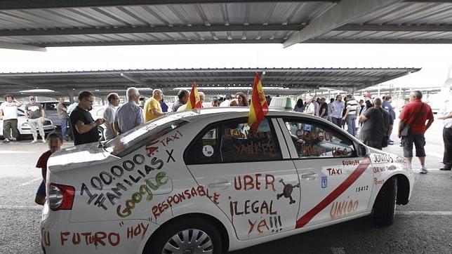 Un taxi, durante la jornada de huelga contra Uber