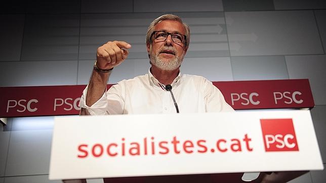 Ballesteros pide a los militantes «hacer piña»