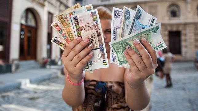 El salario medio cubano sube un 1% pero no llega a los 15 euros mensuales El salario medio cubano sube un 1% pero no llega a los 15 euros mensuales