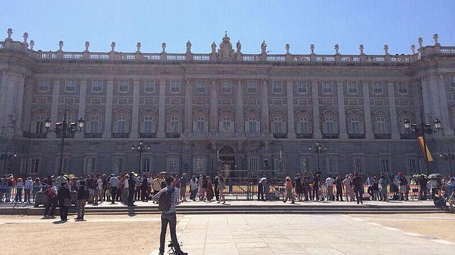 Exterior del Palacio Real esta tarde