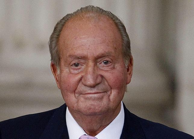 El rostro de Don Juan Carlos durante el aplauso brindado por las autoridades