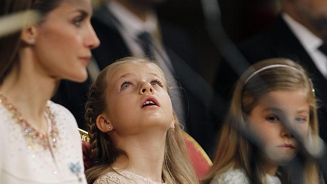 Doña Leonor y Doña Sofía, formales y alegres en la proclamación de Felipe VI