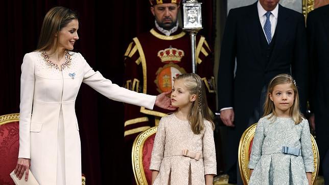 Doña Leonor y Doña Sofía, formales y alegres en la proclamación de Felipe VI