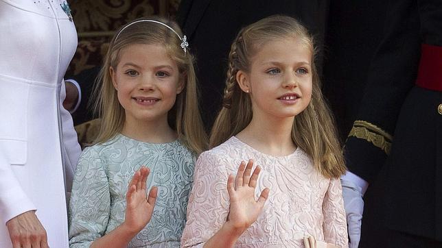 Doña Leonor y Doña Sofía, formales y alegres en la proclamación de Felipe VI