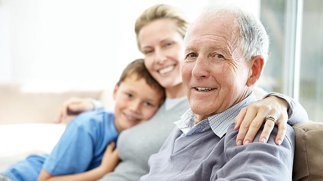 Las personas felices viven de media unos ocho años más