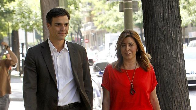 El nuevo líder del PSOE, Pedro Sánchez, se dirige a la sede del partido en Ferraz con Susana Díaz