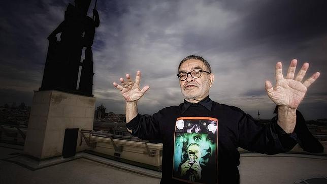 Fernando Arrabal en la terraza del Círculo de Bellas Artes (Madrid)
