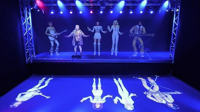 Karaoke en compañía (virtual) de los miembros de Abba