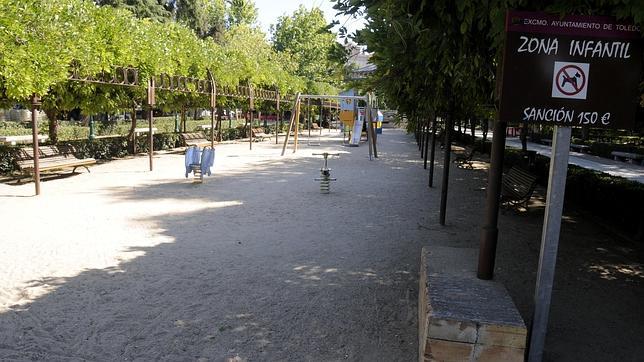 Zona infantil en el paseo de La Vega