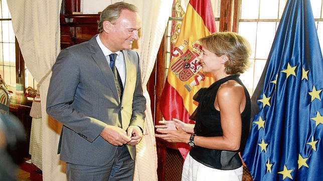 Imagen del presindente de la Generalitat, Alberto Fabra, junto a la ministra de Agricultura, Isabel García Tejerina