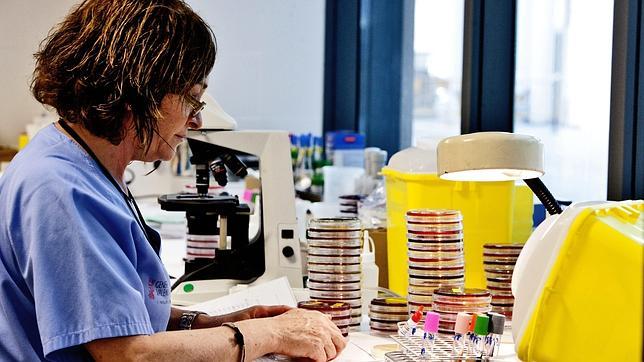 Imagen de archivo de una trabajadora del hospital La Fe de Valencia