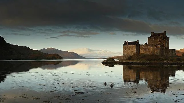 El Castillo de Eilean Donan, en el lago Duich, al noroeste de Escocia