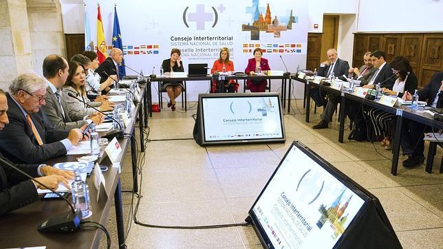 Ana Mato, preside la reunión informal del Consejo Interterritorial del Sistema Nacional de Salud en Santiago