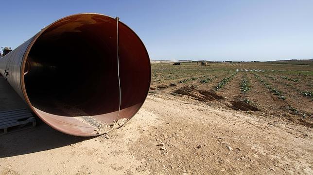 Imagen de la conducción del trasvase Júcar-Vinalopó