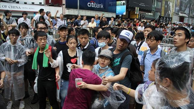 Altercados en Hong Kong entre manifestantes pro-democracia y simpatizantes de China