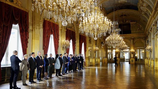 Toma de posesión de los ministros belgas en el palacio real de Bruselas
