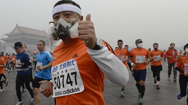 Maratón en Pekín bajo la contaminación Maratón en Pekín bajo la contaminación