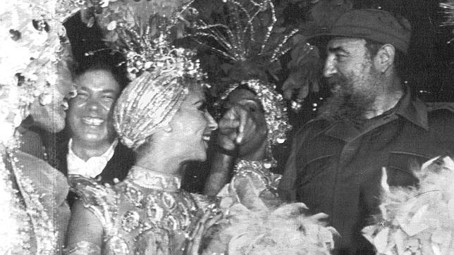 A Fidel Castro ninguna mujer le duró tanto en la cama como su kalashnikov A Fidel Castro ninguna mujer le duró tanto en la cama como su kalashnikov