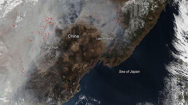 El humo y la neblina sobre China son resultado de intensos incendios agrícolas