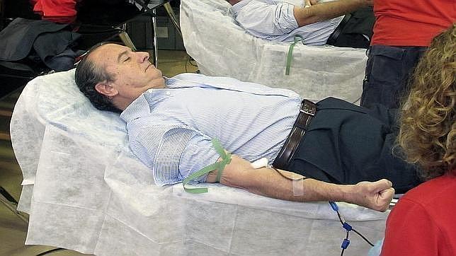 Imagen de Ripoll durante una donación de sangre