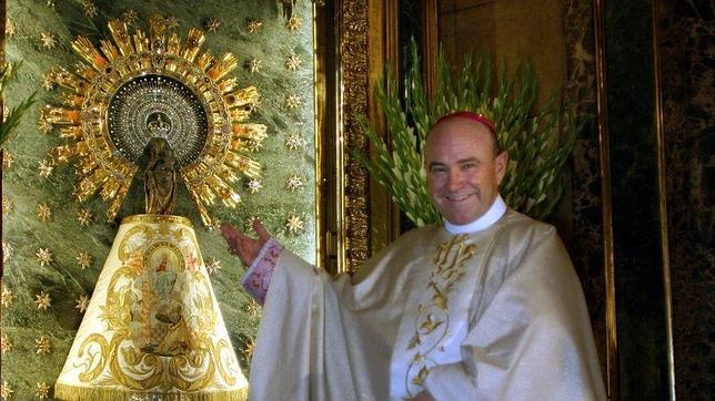 Manuel Ureña, el día de su toma de posesión como arzobispo de Zaragoza, en 2005