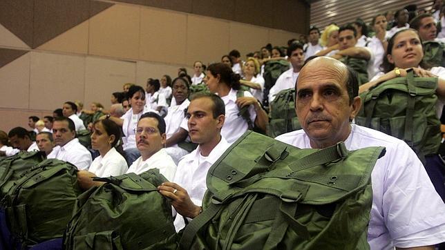 Argentina se suma a la ola de médicos cubanos a cambio de granos y carne