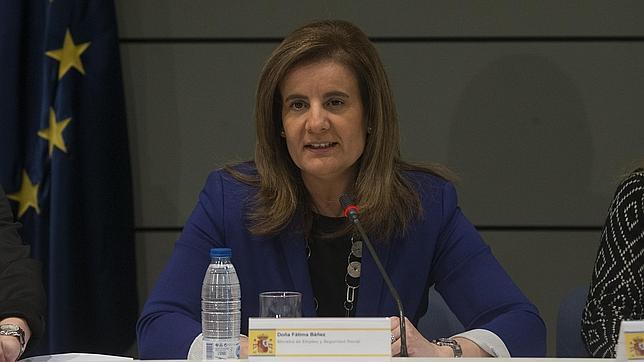 La ministra de empleo Fatima Bañez se reune con los consejeros de Empleo de las Comunidades Autonomas para abordar el Programa Extraodinario de Activacion para el empleo