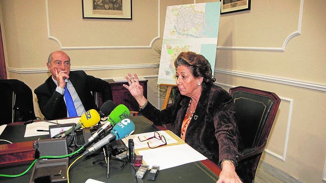 Rita Barberá y Alfonso Novo, ayer, durante la presentación del nuevo PGOU