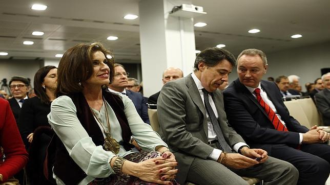 Fabra conversa con González en presencia de Botella, en un acto celebrado en Madrid