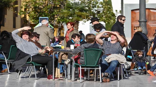 Imagen de un grupo de turistas en la ciudad de Valencia