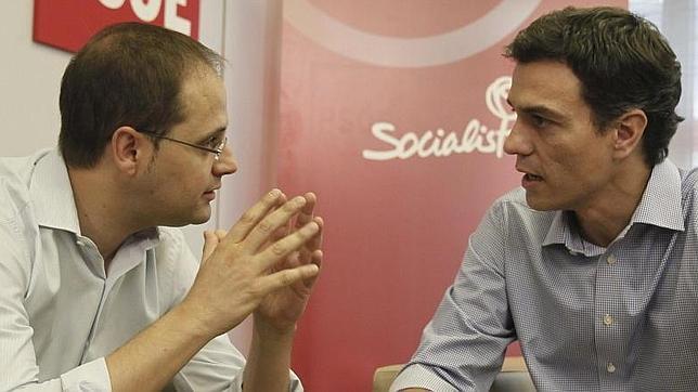 César Luena, junto al secretario general del PSOE, Pedro Sánchez