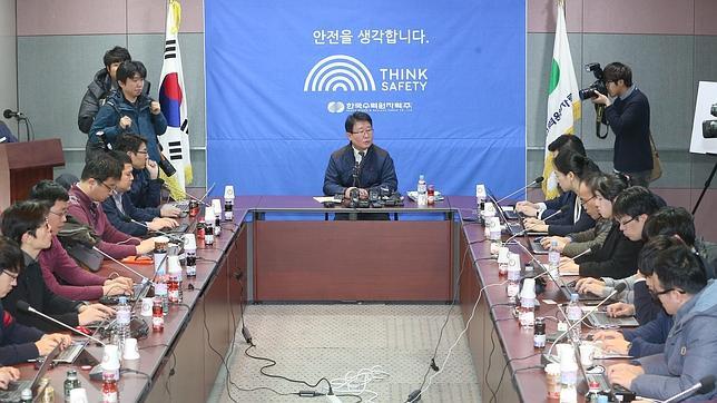 Un representante de la empresa responsable por los reactores nucleares