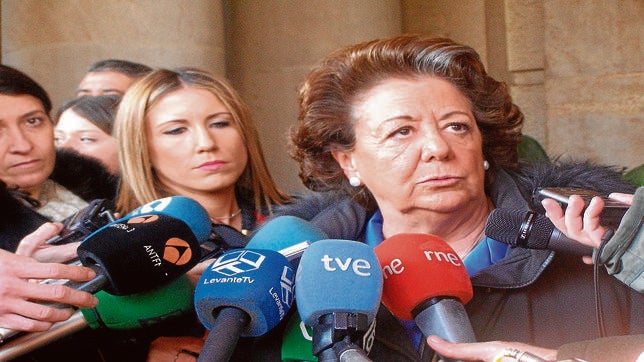 Barberá atiende a los medios, este jueves en Valencia