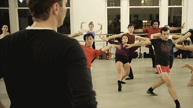 El baile social exige tomar una sucesión de decisiones múltiples con celeridad. Activa el cerebro y no lo hace de forma preestablecida