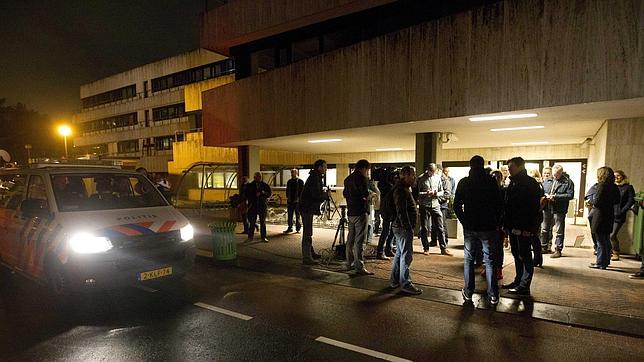 Todo el personal de la televisión fue evacuado durante horas y la emisión permaneció suspendida