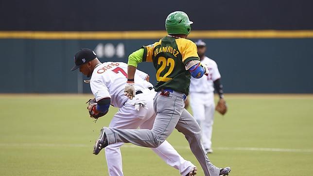 Dos jugadores de béisbol cubanos desertan en Puerto Rico al disputar un torneo 