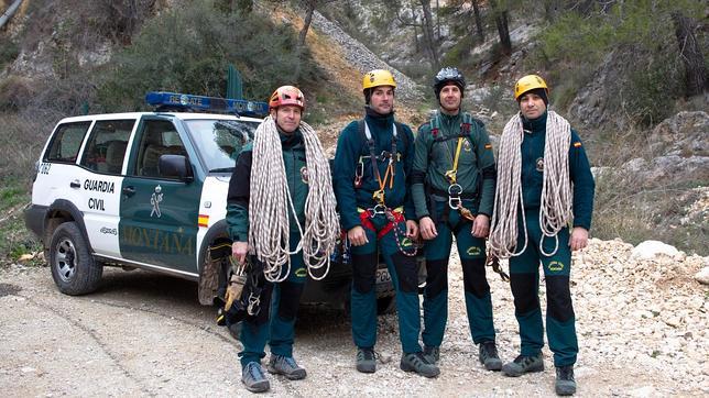 Miembros del Grupo realizan un simulacro de rescate en Ontinyent