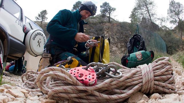 Miembros del Grupo realizan un simulacro de rescate en Ontinyent