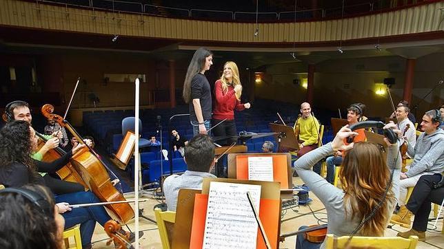 Edurne, junto a José Herrero y la orquesta de RTVE