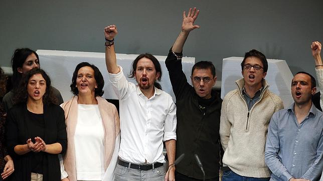Tania González, Carolina Bescansa, Pablo Iglesias, Juan Carlos Monedero, Ínigo Errejón y Luis Alegre